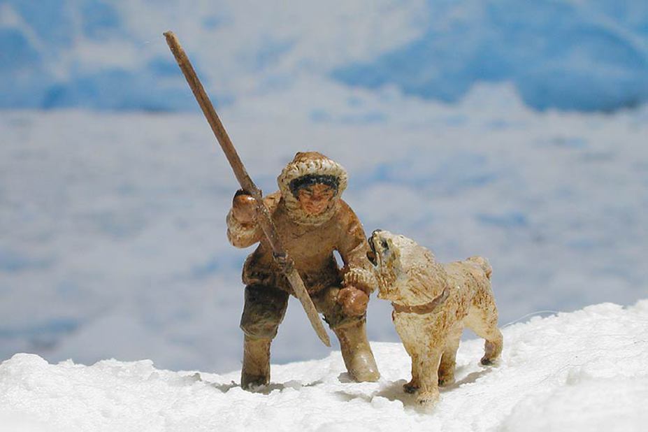 Inuit life Small 13