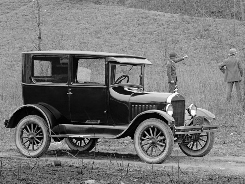 Ford Tudor Sedan 1924 Small 4