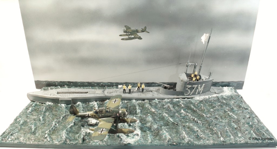 HMS SEAL surrender to two German Ar196 planes in May 1940 Small 2