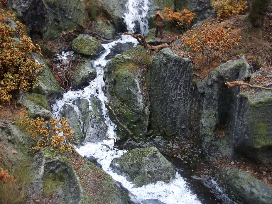 1:76 WATERFALL (APPROXIMATELY) Small 