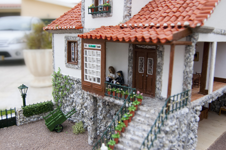 Granite Dollhouse Small 