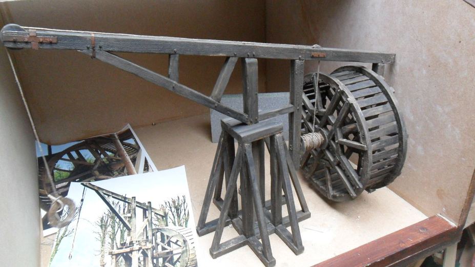 Medieval Treadmill Crane Small 2